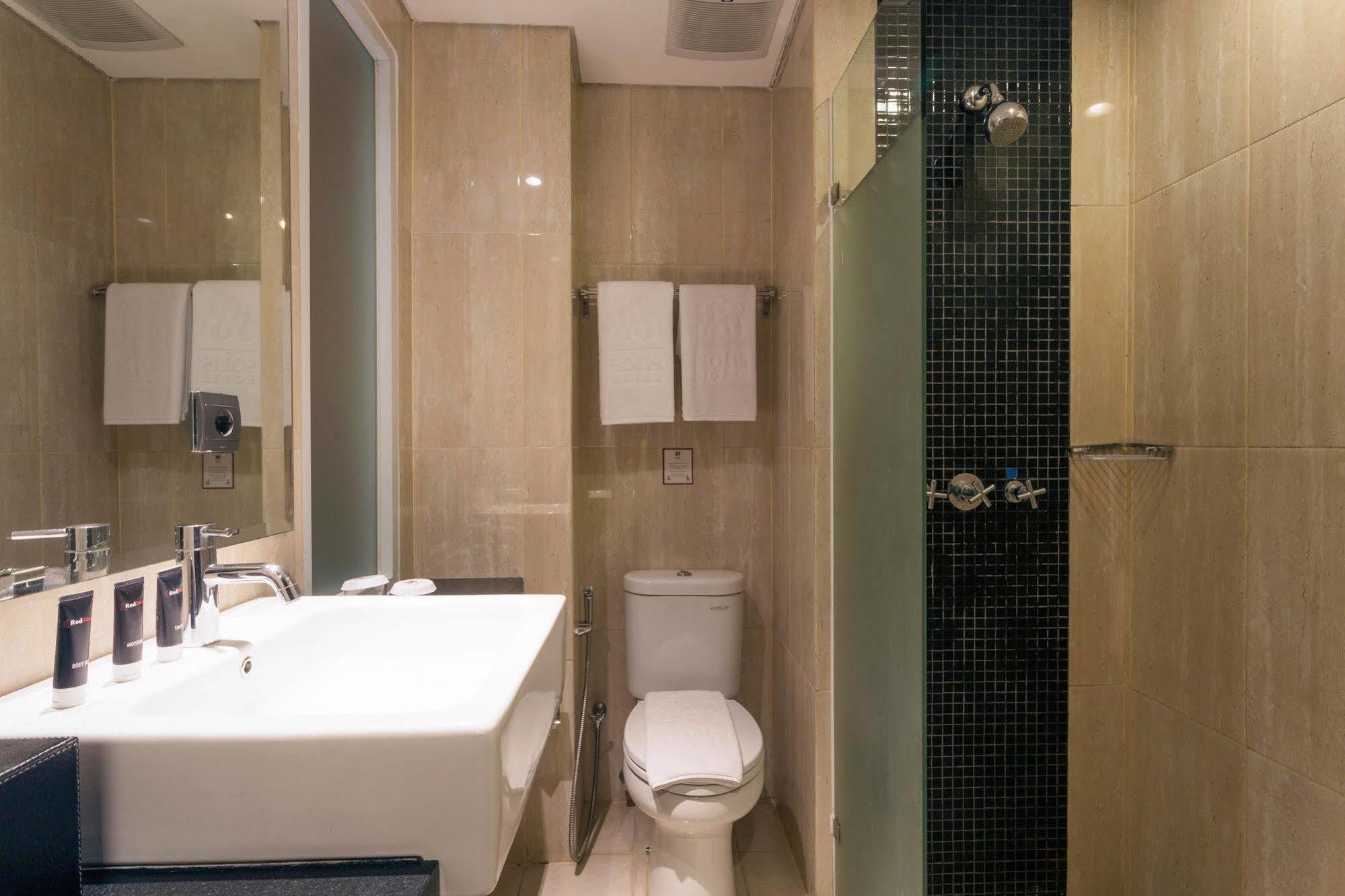 Rumah tetamu Reddoorz Near Blok M Jakarta
